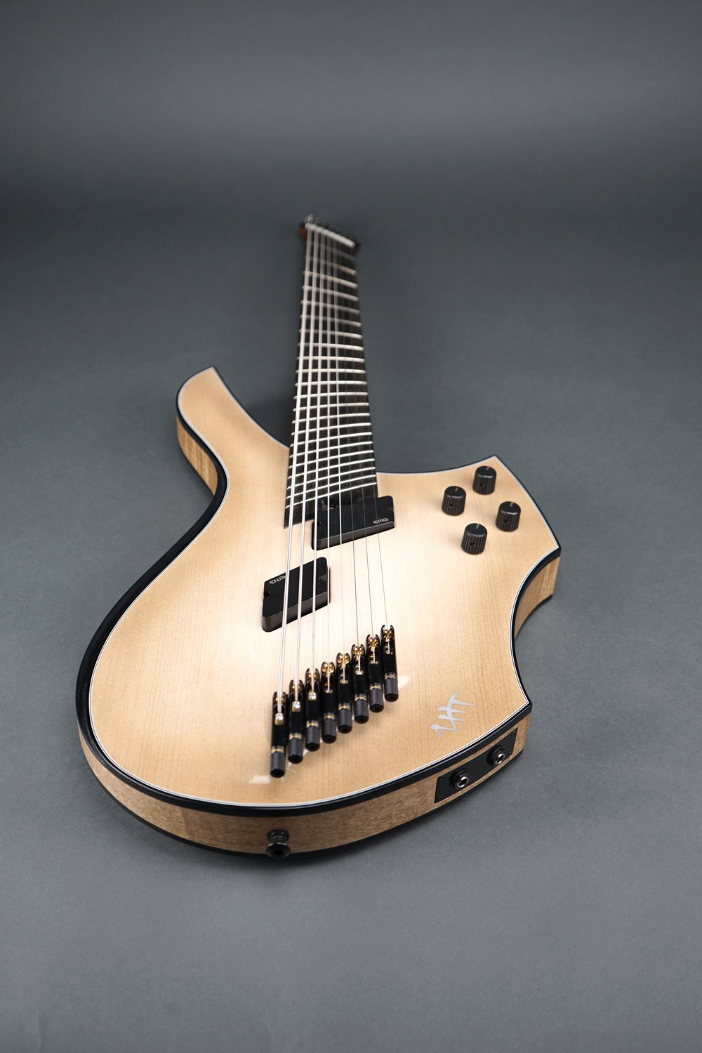 LHT Guitars -NL-8: headless, multi scale, 8 string hybrid guitar